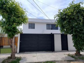 casa entera con estacionamiento